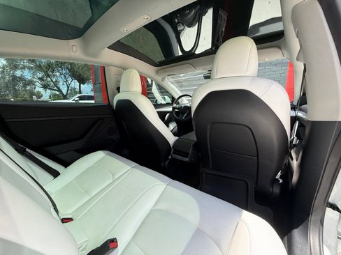 Used 2022 Tesla Model 3 Standard Range RWD image 18