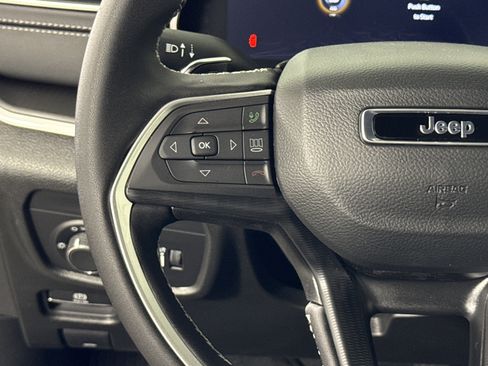 New 2025 Jeep Grand Cherokee Altitude image 17