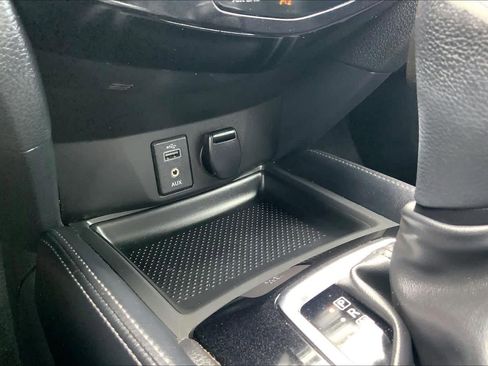 Used 2017 Nissan Rogue SL w/ SL Premium Package image 34