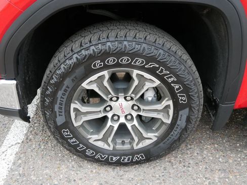 Used 2026 GMC Sierra 1500 SLE w/ Preferred Package AWD/4WD image 8