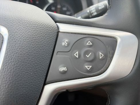 Used 2024 GMC Terrain SLT image 24