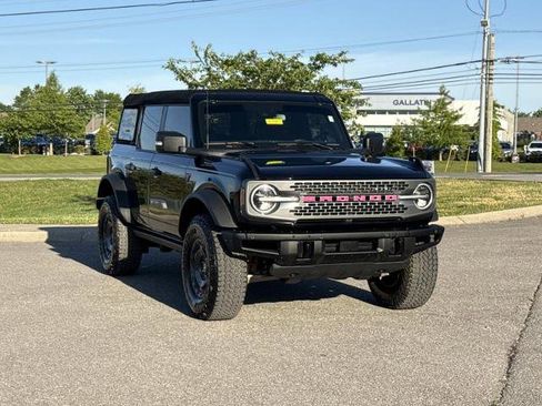 Certified 2025 Ford Bronco Badlands AWD/4WD image 3