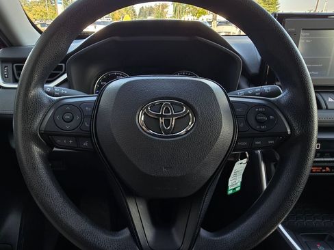Used 2019 Toyota RAV4 LE AWD/4WD image 15