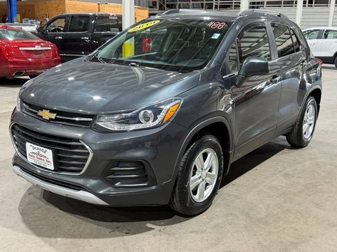 Used 2019 Chevrolet Trax LT w/ LT Convenience Package AWD/4WD image 2