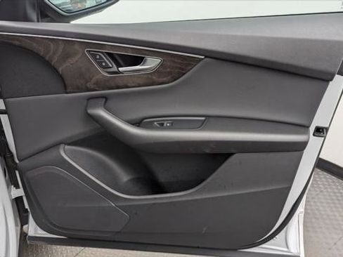 Used 2022 Audi Q8 Premium w/ Convenience Package image 23