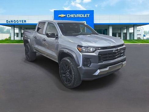 Used 2024 Chevrolet Colorado Trail Boss w/ Technology Package AWD/4WD image 5