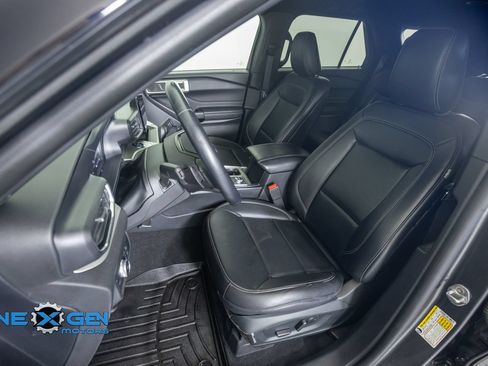Used 2020 Ford Explorer XLT w/ Equipment Group 202A AWD/4WD image 26