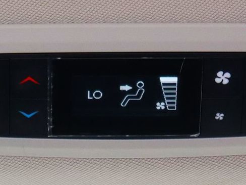 Used 2022 Chrysler Voyager LX FWD image 38