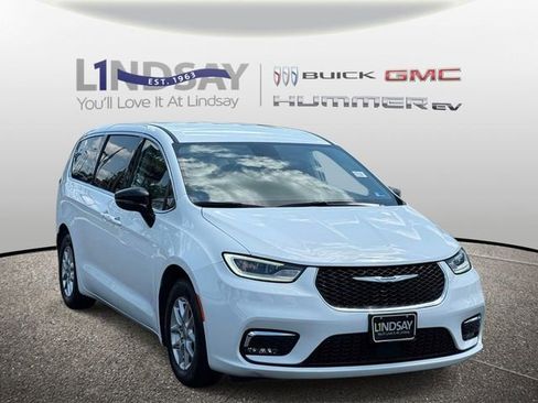 Used 2024 Chrysler Pacifica Touring-L FWD image 1