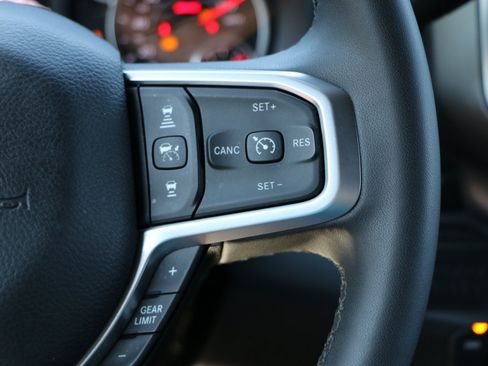 Used 2025 RAM 2500 Big Horn AWD/4WD image 18