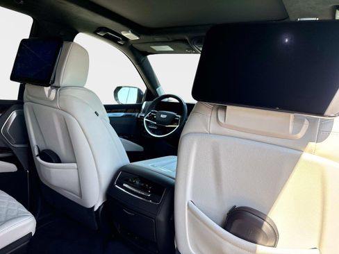 Used 2026 Cadillac Escalade Platinum Sport AWD/4WD image 32