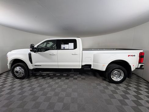 Used 2026 Ford F450 Platinum w/ FX4 Off-Road Package AWD/4WD image 2