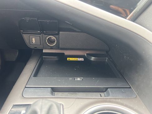 Used 2022 Toyota Camry XSE FWD image 7