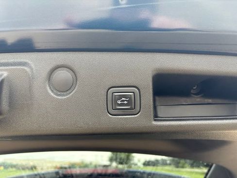 Used 2020 Chevrolet Equinox Premier AWD/4WD image 18