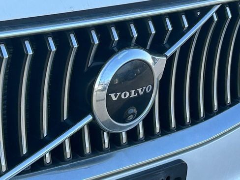 Used 2020 Volvo XC90 T6 Momentum image 9