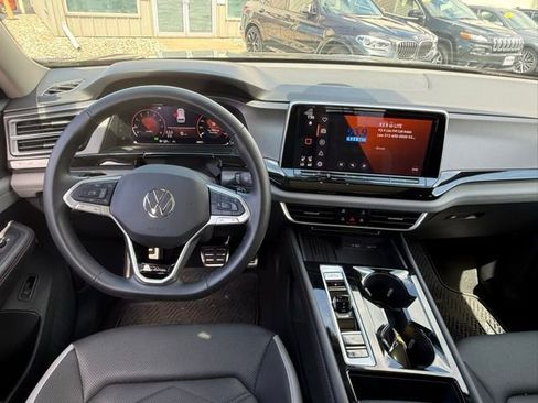Used 2025 Volkswagen Atlas Peak Edition SE image 16