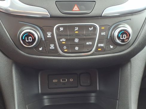 Used 2020 Chevrolet Equinox LT w/ Driver Convenience Package AWD/4WD image 19