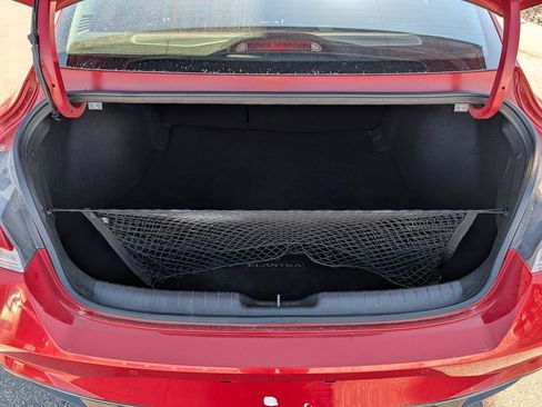 Used 2022 Hyundai Elantra Limited FWD image 18