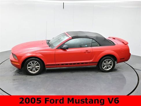 Used 2005 Ford Mustang Convertible image 20