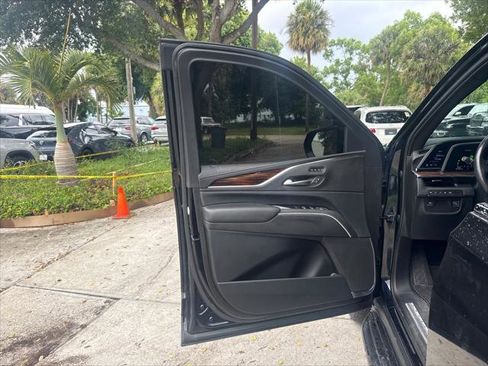 Used 2022 Cadillac Escalade ESV Premium Luxury AWD/4WD image 23