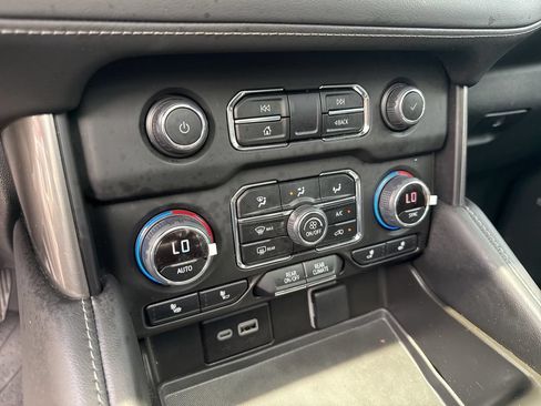 Used 2023 Chevrolet Tahoe Z71 w/ Luxury Package AWD/4WD image 29