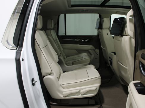 Used 2023 GMC Yukon XL Denali AWD/4WD image 24