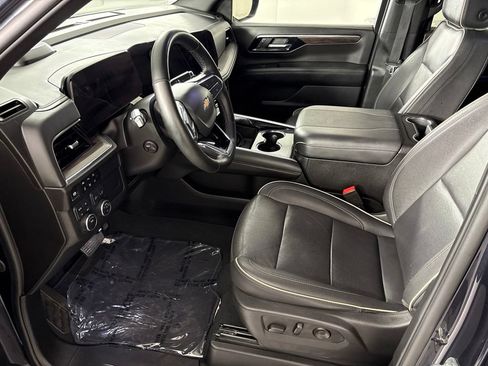 Certified 2025 Chevrolet Suburban Premier AWD/4WD image 32