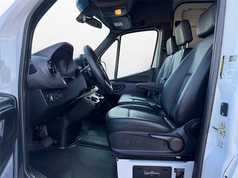 Used 2020 Mercedes-Benz Sprinter 2500 image 9