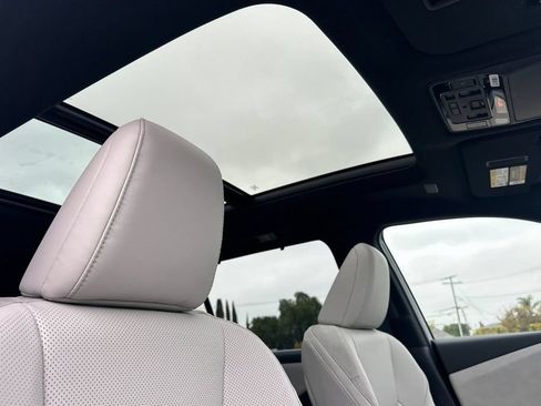 New 2026 Lexus TX 550h AWD Plug-In Hybrid image 18