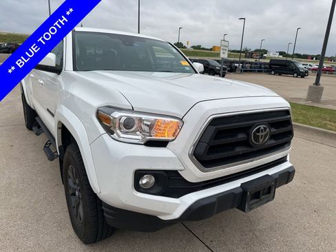 Used 2022 Toyota Tacoma SR5 RWD image 3