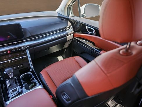 Used 2023 Kia Carnival SX Prestige image 33