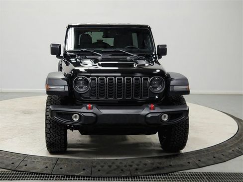 Used 2025 Jeep Wrangler Unlimited Rubicon image 2