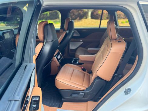 Used 2022 Lincoln Aviator Black Label w/ Dynamic Handling Package image 25