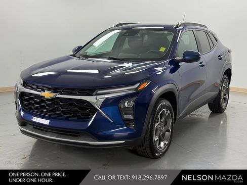 Used 2024 Chevrolet Trax LT w/ LT Convenience Package FWD image 1