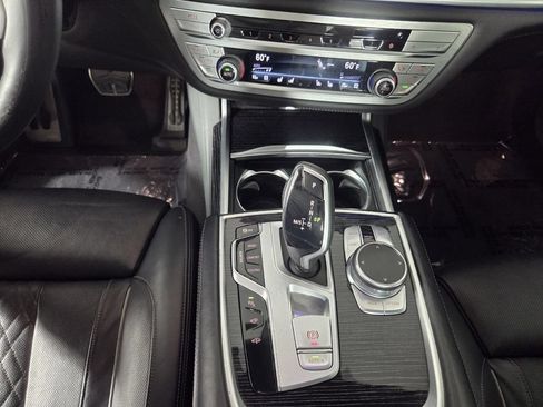 Used 2022 BMW 740i w/ M Sport Package RWD image 13
