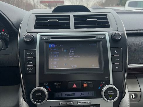 Used 2014 Toyota Camry XLE image 19