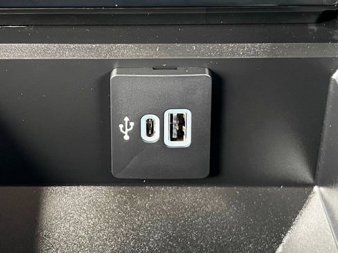 Used 2025 Ford F250 Platinum image 27