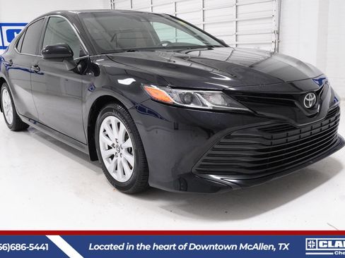 Used 2020 Toyota Camry LE image 3