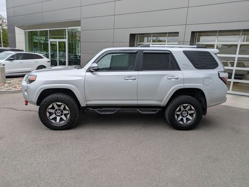 Used 2018 Toyota 4Runner TRD Off-Road Premium AWD/4WD image 7