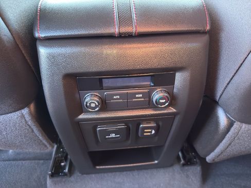 Used 2023 Chevrolet Traverse RS image 30