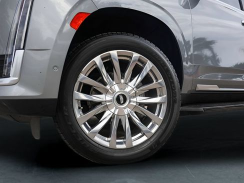 Used 2024 Cadillac Escalade Premium Luxury AWD/4WD image 4
