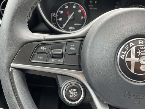 Used 2017 Alfa Romeo Giulia AWD image 35
