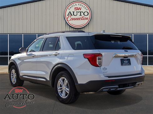 Used 2023 Ford Explorer XLT w/ Equipment Group 202A image 5