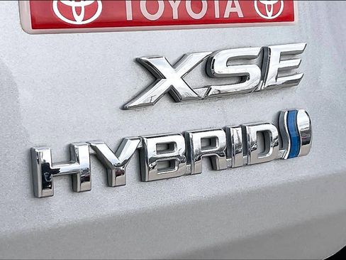 Used 2023 Toyota Sienna XSE image 9