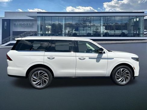 New 2027 Lincoln Navigator Reserve AWD/4WD image 9