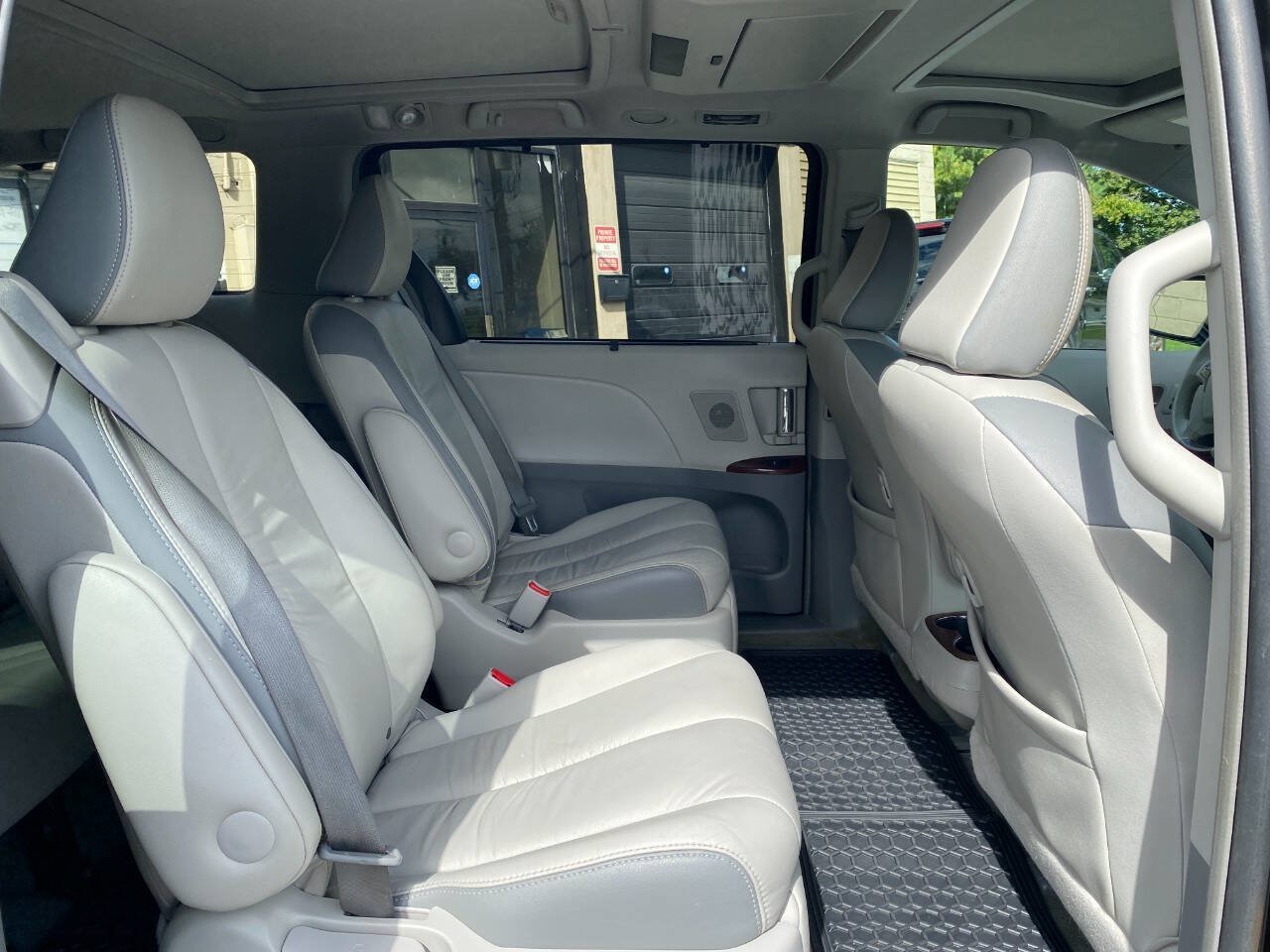 Used 2012 Toyota Sienna Limited w/ Premium Pkg AWD/4WD image 31