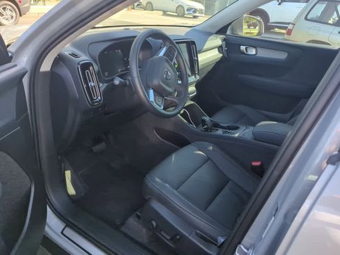 Used 2025 Volvo XC40 B5 Core AWD/4WD image 5