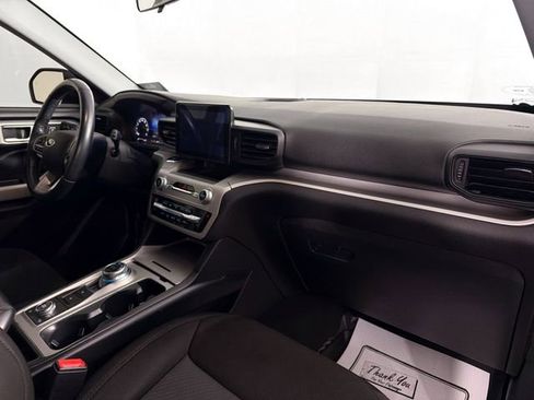 Used 2022 Ford Explorer XLT image 31