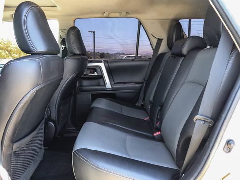Used 2018 Toyota 4Runner SR5 Premium RWD image 19
