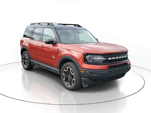 Used 2022 Ford Bronco Sport Outer Banks w/ Tech Package AWD/4WD image 2